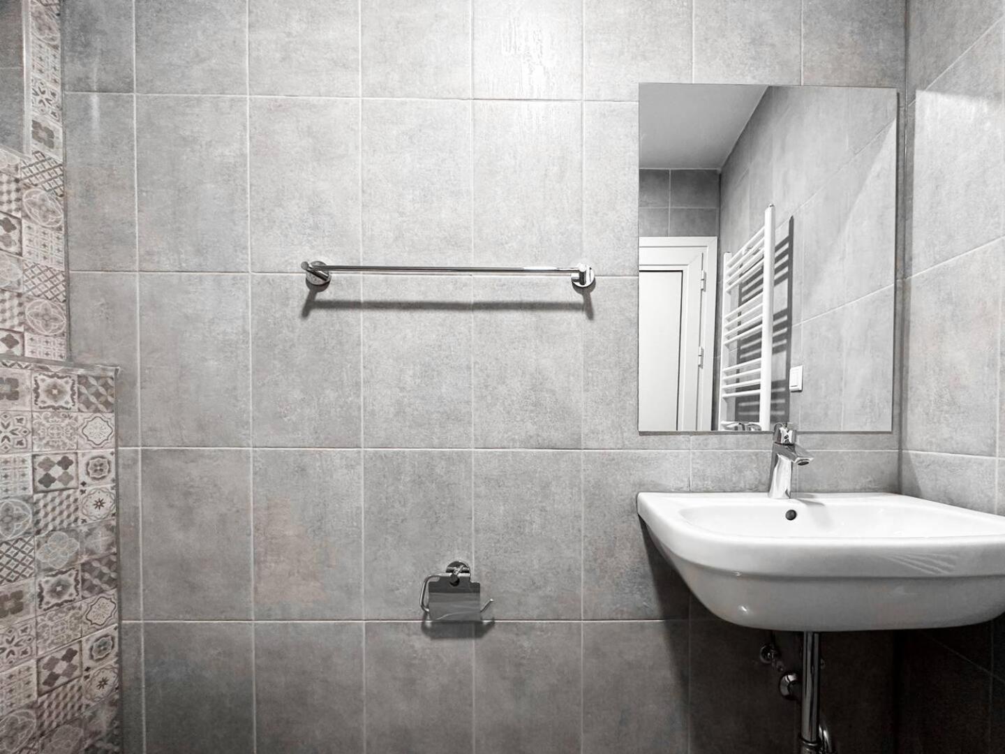 סופיה 6 Studios 6 Bathrooms 2 Levels Kitchens מראה חיצוני תמונה