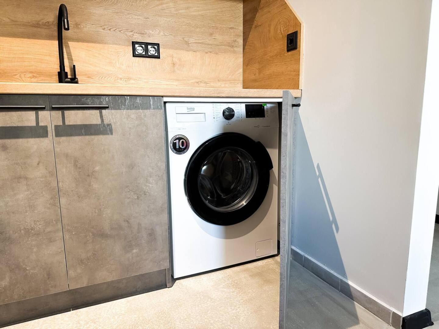 סופיה 6 Studios 6 Bathrooms 2 Levels Kitchens מראה חיצוני תמונה